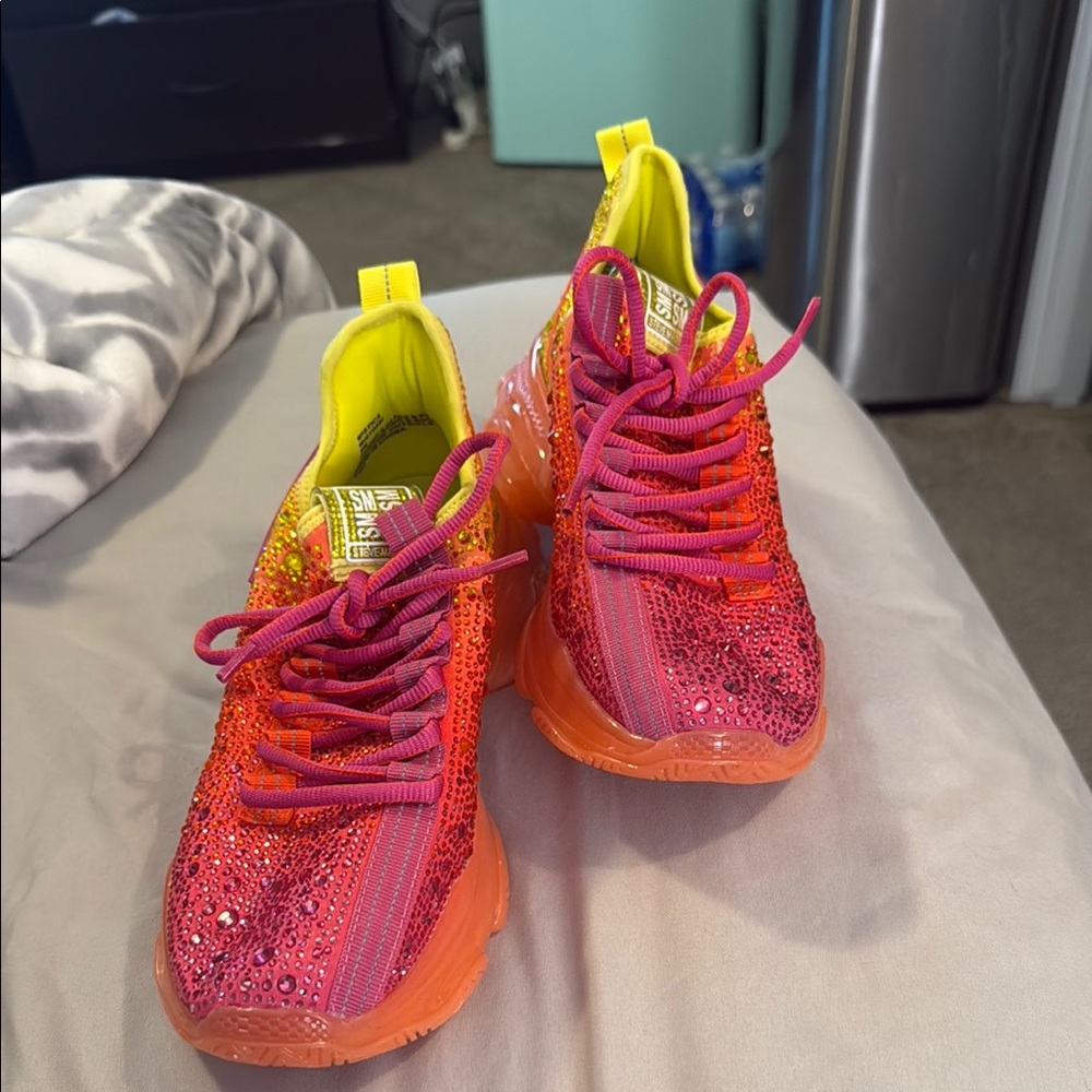 Steve Madden Pink and Orange Athletic Shoes Vibrant Knit Design